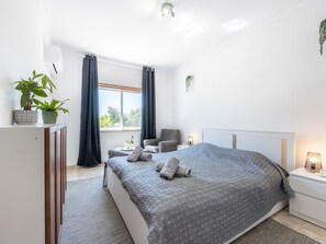 3 chambres, fer et planche à repasser, Wi-Fi, literie fournie