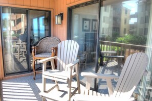 Terrace/patio - Breathtaking views of the ocean and and steps from the beach (Myrtle Beach)