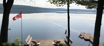 Waterfront Cottage on Halls Lake