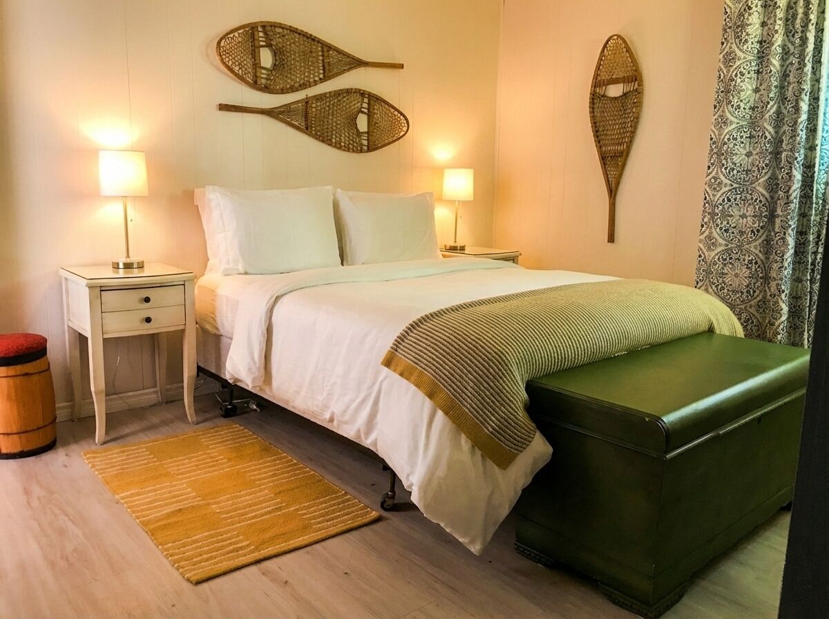 2 bedrooms, iron/ironing board, travel crib, free WiFi