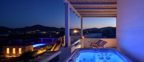 3 عدّة غرف نوم وأغطية فراش متميزة وأسرّة بطبقة علوية مريحة