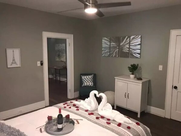 1 chambre, fer et planche à repasser, lit parapluie, Wi-Fi