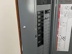 صورة غير مصنفة، 2 من 3، زرّ