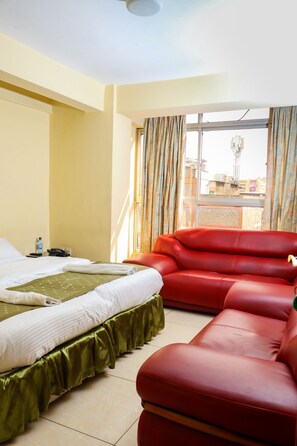 Executive Room | Bed sheets - Nelis Park Hotel (Nairobi)