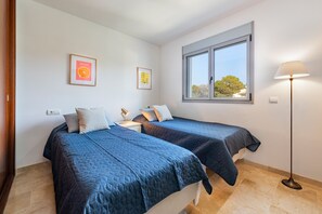 2 habitaciones, tabla de planchar con plancha y wifi gratis