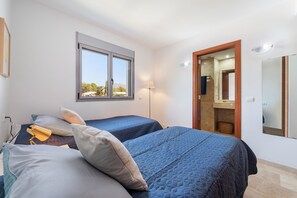 2 chambres, fer et planche à repasser, Wi-Fi gratuit, draps fournis