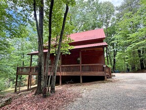 Exterior - Yonah View Lodge - 2 BR Cabin w/ Spacious Decks, Hot Tub, Fire Pit, Near Helen (Cleveland)