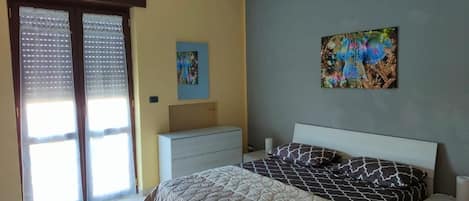 2 bedrooms, iron/ironing board, travel cot, WiFi