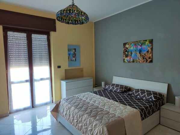 2 bedrooms, iron/ironing board, travel cot, WiFi