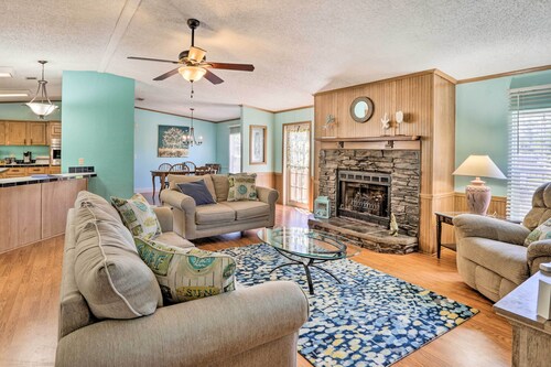 Steinhatchee Home w/ Boat Parking: 1 Mi to Marina