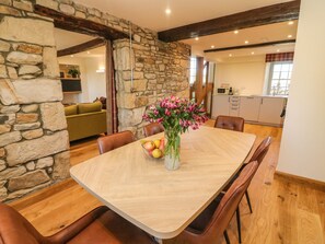 Casa de campo | Cocina privada | Refrigerador, lavavajillas, tetera eléctrica y tostadora