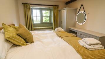 3 bedrooms, individually decorated, individually furnished, free WiFi