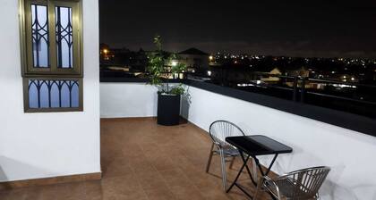 Executive Large Room with Ensuite - just 25 mins drive from the Airport