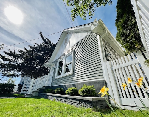 Unique Wildwood 3 BR 1,5 BA House in the Heart of town