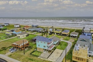 Exterior - New, 4 Bed/3 Bath 3rd Row with Amazin bunkroom~2 Min Walk to Beach (Surfside Beach)