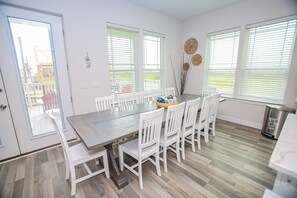 Dining - New, 4 Bed/3 Bath 3rd Row with Amazin bunkroom~2 Min Walk to Beach (Surfside Beach)