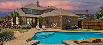 Southern Charm & Luxury Living - BBQ & Pool