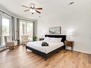 5 Schlafzimmer, Schreibtisch, Bügeleisen/Bügelbrett, WLAN