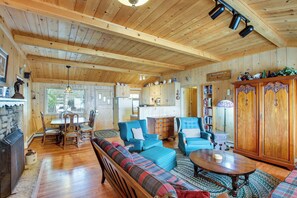 Interior - Cozy Baileys Harbor Cottage on Lake Michigan! (Baileys Harbor)