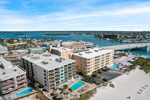 Exterior - Large unit in Beach Front Complex (Madeira Beach)