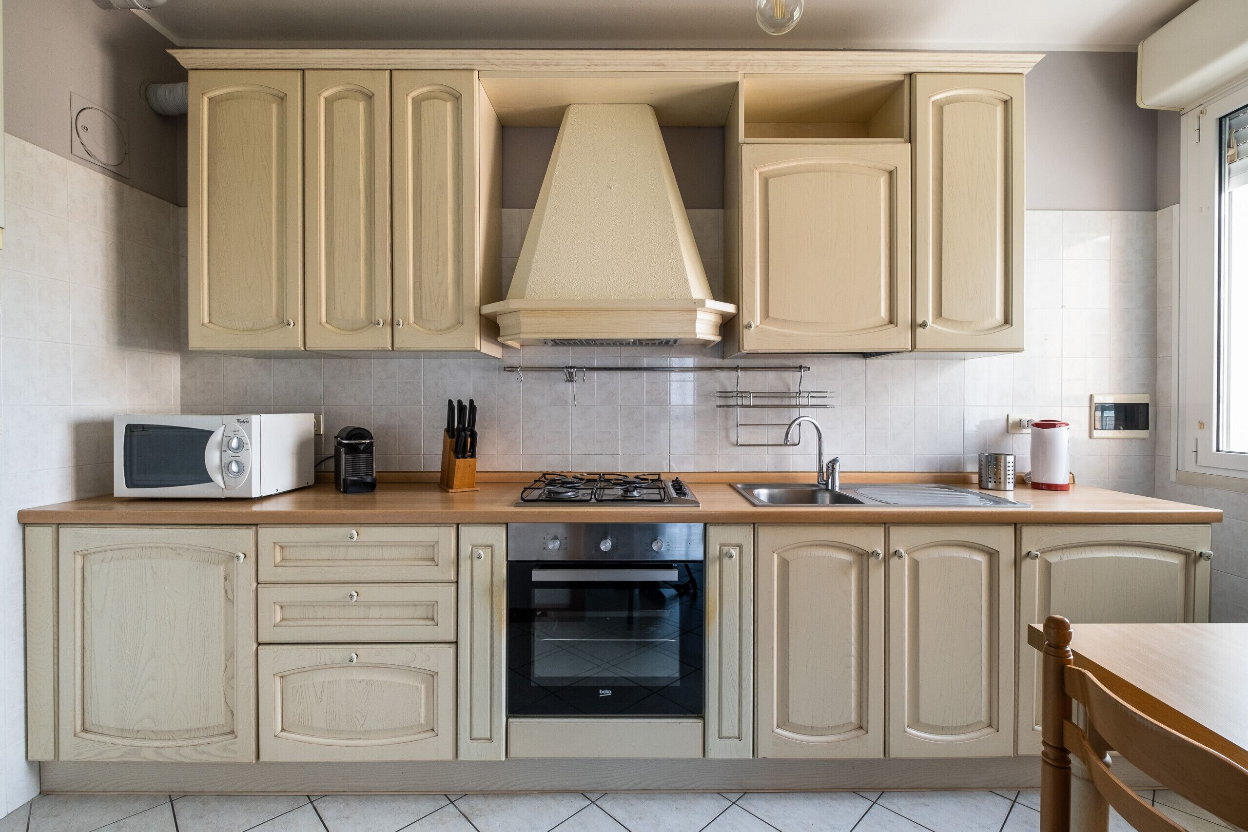 Réfrigérateur, micro-ondes, four, lave-vaisselle