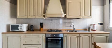 Fridge, microwave, oven, dishwasher