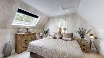 3 bedrooms, iron/ironing board, free Internet, bed sheets