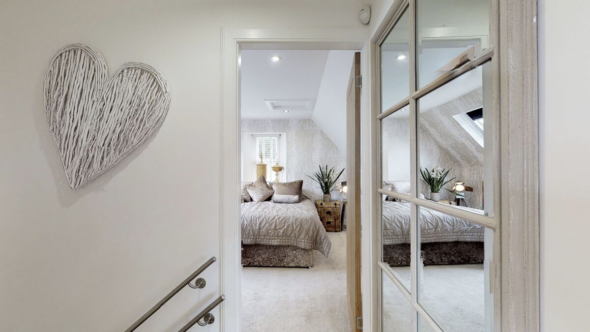 3 bedrooms, iron/ironing board, free Internet, bed sheets