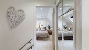 3 bedrooms, iron/ironing board, free internet, bed sheets