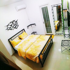 1 chambre, coffres-forts dans les chambres, fer et planche à repasser