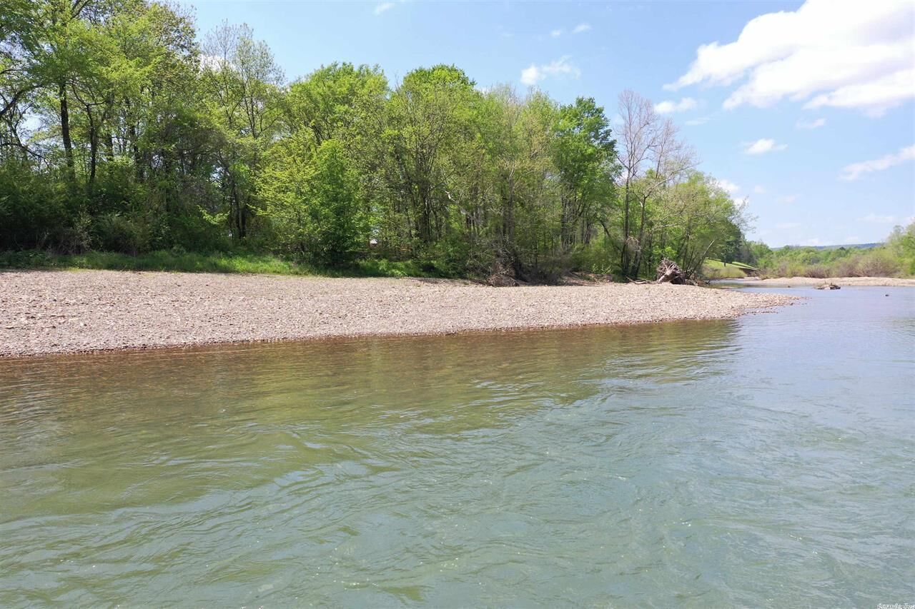 Lil Caddo Cabin on the Caddo River