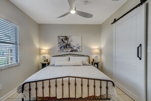 1 chambre, fer et planche à repasser, Wi-Fi gratuit, draps fournis