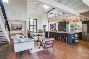 House, 4 Bedrooms | Living area