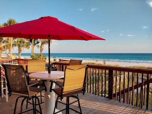 Beachfront Townhome! Drive Up to Your Door! Pet Friendly! Sleeps 6. Remodeled!