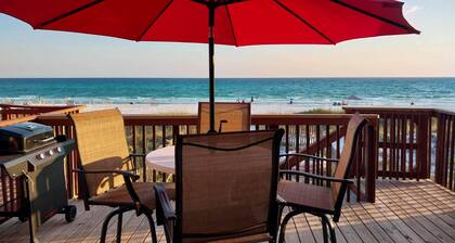 Beachfront Townhome! Drive Up to Your Door! Pet Friendly! Sleeps 6. Remodeled!