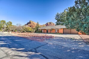 Property grounds - 1 Mi to Cathedral Rock Trailhead: Home w/ Sunroom (Sedona)