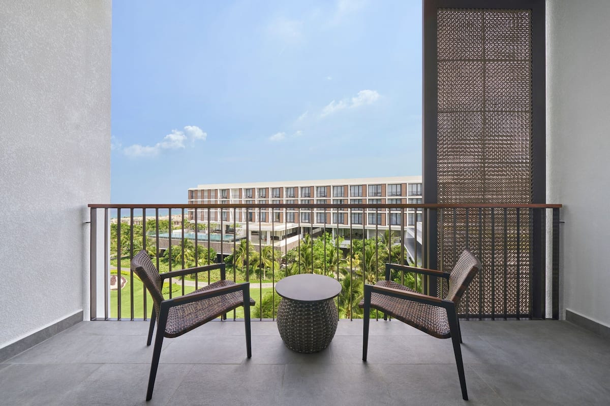 Deluxe Room, 1 King Bed, Balcony, Sea View (Balcony) | Premium bedding, down comforters, memory foam beds, in-room safe