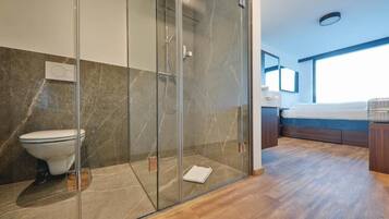 Superior-Doppelzimmer | Badezimmer | Dusche, Regendusche, Designer-Toilettenartikel, Haartrockner