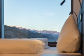 Individually decorated, individually furnished, desk, laptop workspace - On the Way Hotel (Spittal an der Drau)