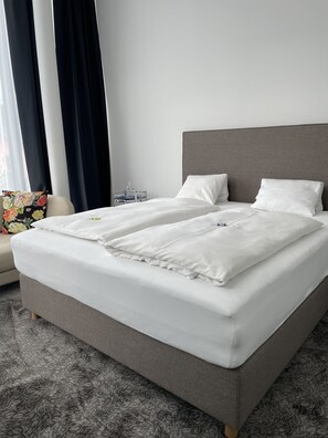  普通開放式套房, 1 間臥室, 非吸煙房, 山景 | 獨特設計、獨特裝修、書桌、手提電腦工作空間