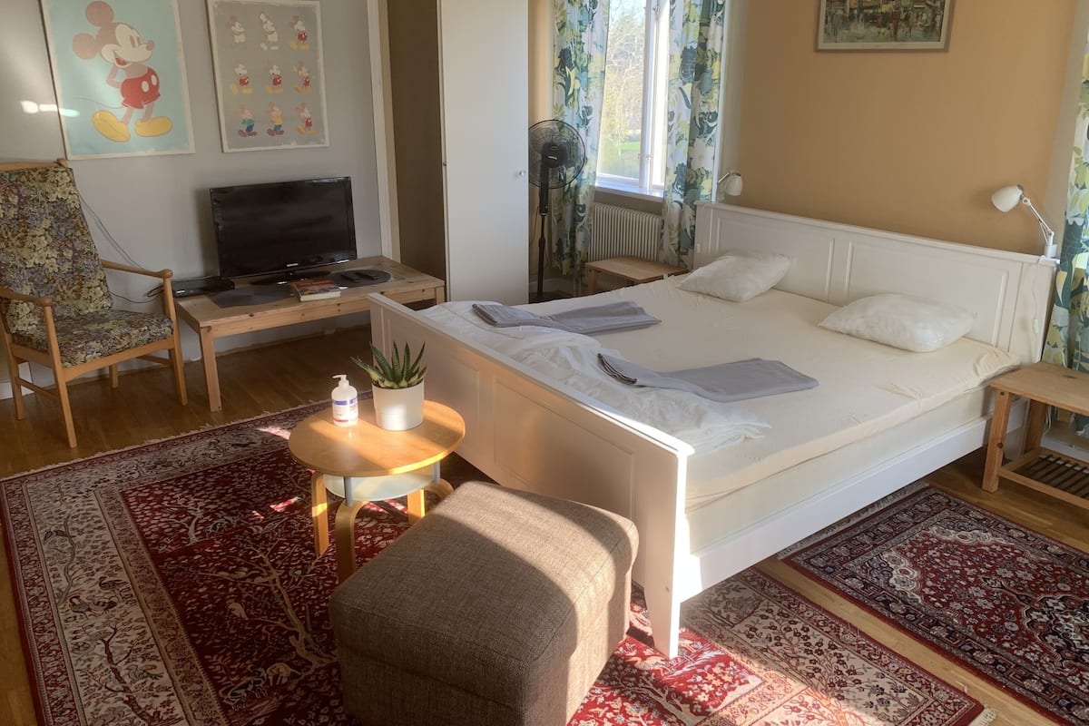 Family Room | Travel cot, free WiFi, individually decorated, individually furnished