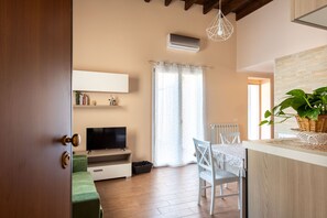 Interior - Kalsa Apartment with Terrace by Wonderful Italy (Palermo)