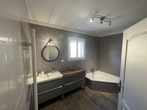 Bathtub