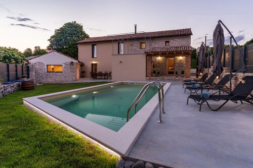 Villa No.8 - Stonehouse in the heart of Istria