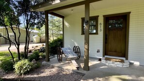 Terrace/patio - Sunnyside | Fire Pit | Spacious & Comfortable (Fredericksburg)