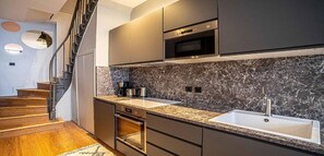 Fridge, microwave, oven, stovetop - Marais Beaumarchais Voltaire- we serve you in style! (Paris)