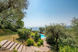 Outdoor pool - Quercia the house with an incredible view and swimming pool (Gardone Riviera)