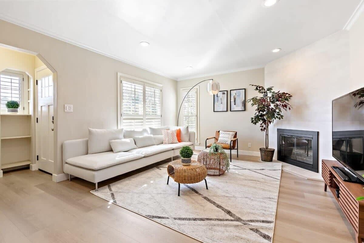 TV, fireplace, offices