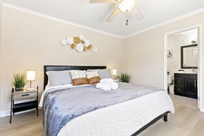 3 bedrooms, desk, iron/ironing board, free WiFi