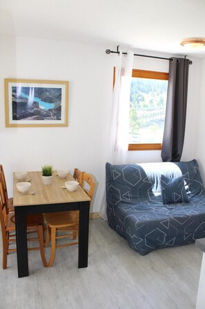 Dining - 200m from resort center, Ground floor, view mountain, terrace, tv, 30m², Superdévoluy (Le Dévoluy)